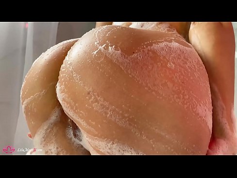 ❤️ Brunette pussy bibragailuarekin masturbatzen du dutxan orgasmo bizia lortzeko Sexu bideoa gugan ❌❤