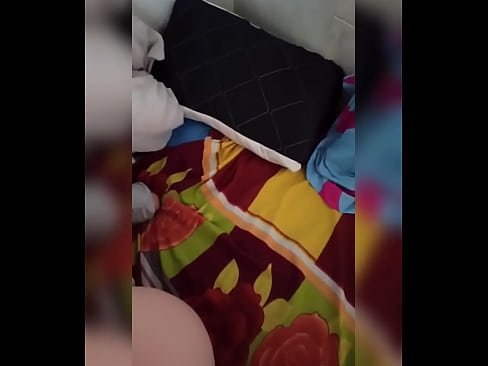 ❤️ Nire gelakidea etxean bakarrik geratzen da, bere senarra oporretara joaten delako eta nik izorratzeko eta ipurdia esnez betetzeko aprobetxatzen dut Sexu bideoa gugan ❌❤