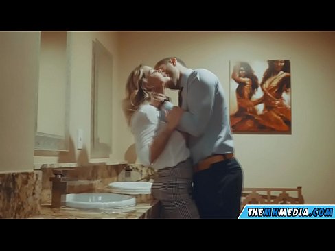 ❤️ Ilehoria busti batek komun publiko batean seduzitzen zaituenean Sexu bideoa gugan ❌❤